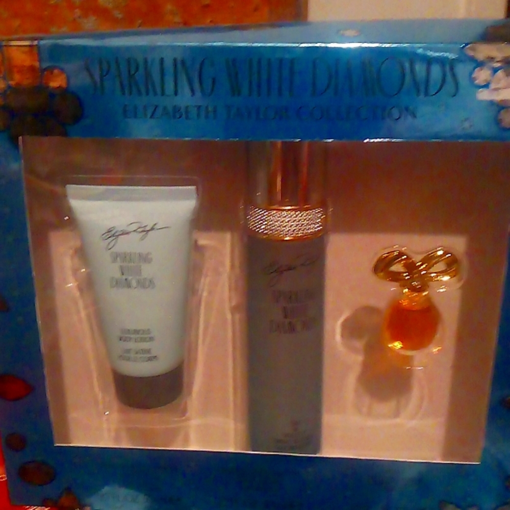 - Sparkling White Diamonds Fragrance Trio by Elizabeth Taylor